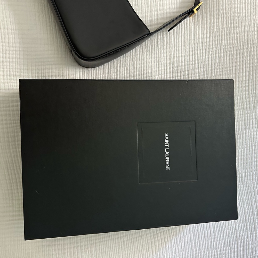 Saint Laurent Black Leather Shoulder Bag with Gold YSL Monogram (Le 5 a 7 bag) - Picture 5 of 6